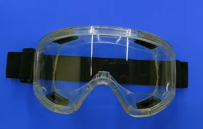 Защитные очки с линзами из ПВХ и ПК.